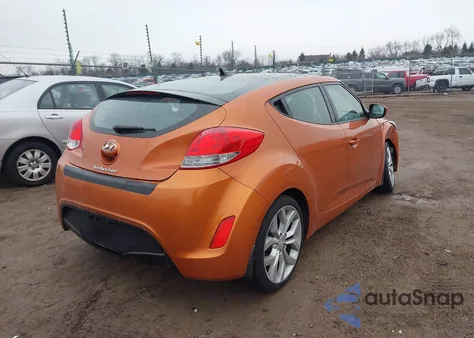 2013 Hyundai Veloster Base W/Black z USA, uszkodzony, nr VIN KMHTC6AD8DU104853